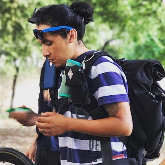 Meet your Posher, Alonso - Picture 2 of 3